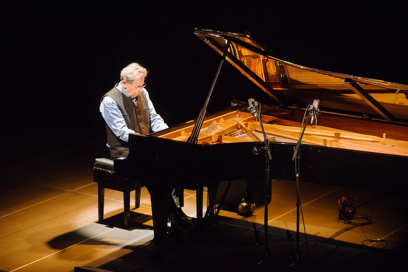 Philip Glass sólo piano - divadlo Archa 2016. Foto: Jan Hromádko.